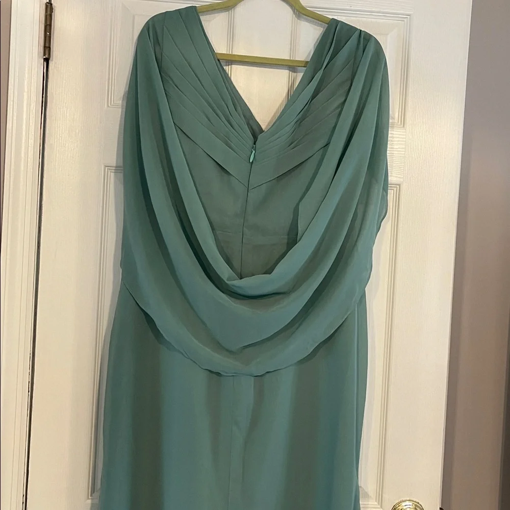 Formal Long Gown - Picture 13 of 15